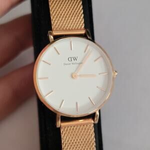 Daniel Wellington Womens Watch White Dial Rose Gold Milanese Mesh Stainless